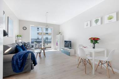 Airport Okecie Cybernetyki Apartments