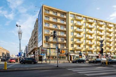 Family City Center Apartments by Renters