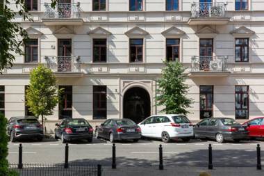 Residence on Wspólna Str. Apartment Warsaw by Renters