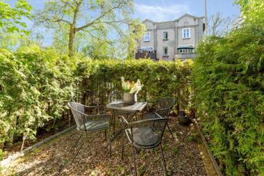 Lion Apartments - Bright Side