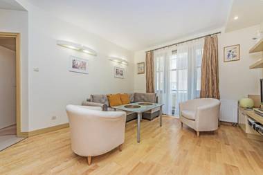 House Managers - Złota Gracja