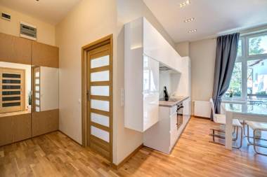 3 City Apartments - Frank