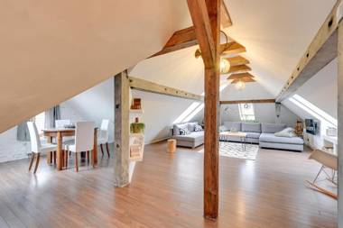 Grand Apartments - Wood Loft Apartment