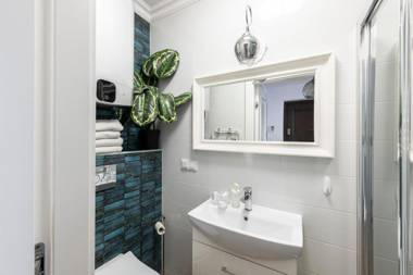 Tiny House (Mały Domek) Happy Hours