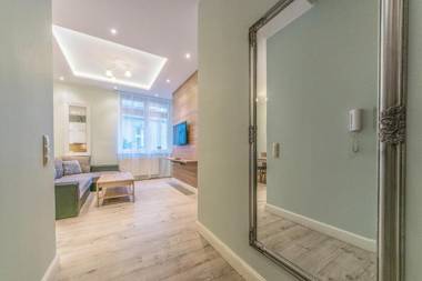 House Managers - Monte 49