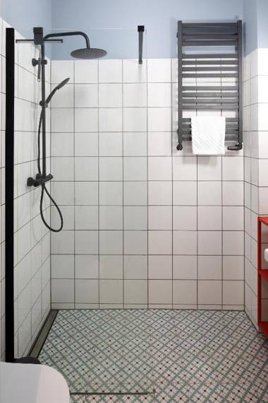 Red & Blue by OneApartments