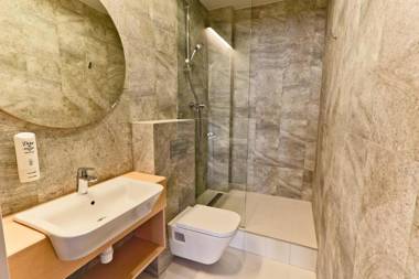 Sleep in Hostel & Apartments