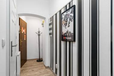 Deluxe Old Town Apartment by Renters