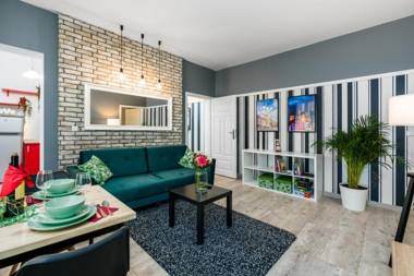 Deluxe Old Town Apartment by Renters