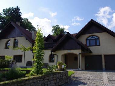 Large luxury house with sauna and Jacuzzi in the Giant Mountains near ski area