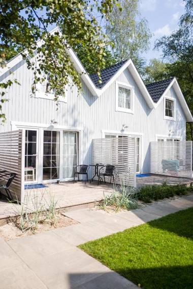 MARYNARSKIE DOMKI przy placu zabaw