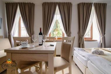 Villa Astra - Apartments & Restaurant