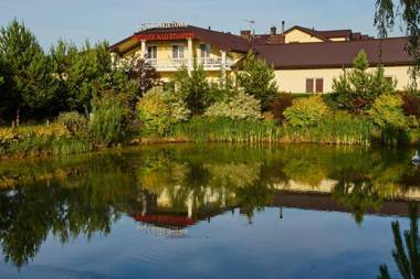 Dworek Nad Stawem & Łaźnia Piwna