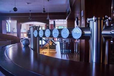 Dworek Nad Stawem & Łaźnia Piwna