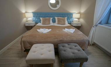 Happy Day Apartments