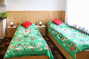 GAZDÓWKA POD JABŁONKAMI