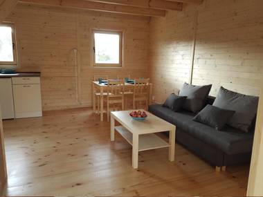 Bungalow with a sunny terrace ideal for 6 people. Living room 2 bedrooms.