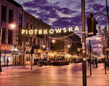 Apartament I LOVE PIOTRKOWSKA z wielkim lustrem balkonem i klimatyzacją