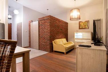 Dream Aparts - Lofty Scheiblera