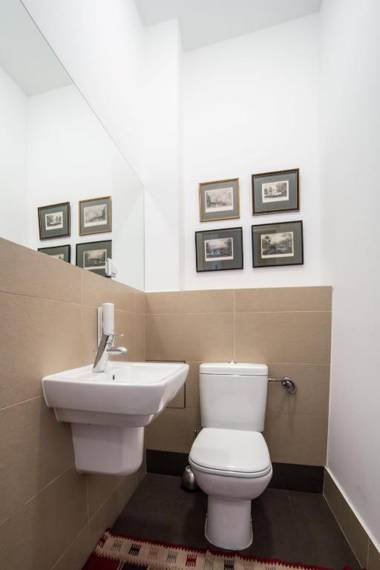 Crystal Suites Old Town