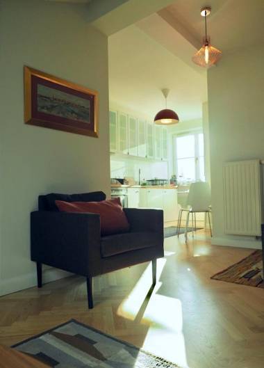 Crystal Suites Old Town