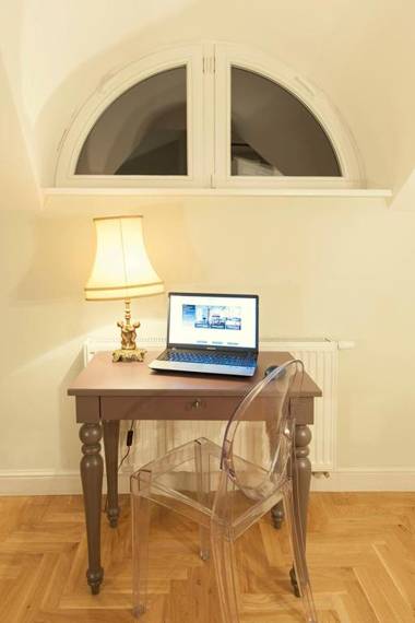 Crystal Suites Chez Helena