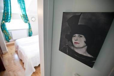 Crystal Suites Chez Helena