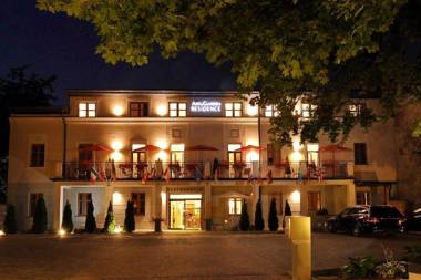 Art & Garden Residence