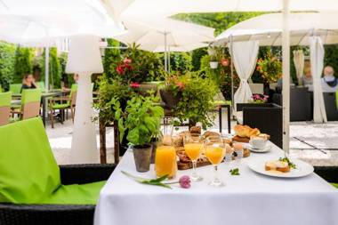 Art & Garden Residence