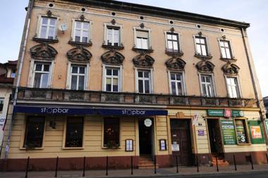 Dizzy Daisy Downtown Apartments