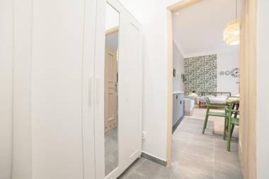 Dizzy Daisy Downtown Apartments