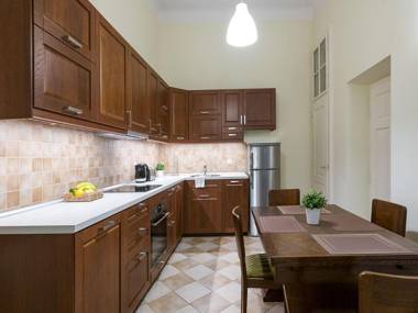 Belle Epoque II luxury suite 50m to Main Square