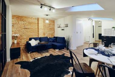 Blue Loft Apartment next to Planty Gardens