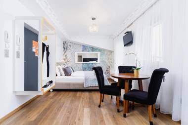 Modern Studio Wegierska Cracow by Renters