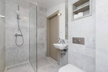 Modern Studio Wegierska Cracow by Renters