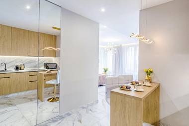 Golden Queen Apartments Old Town