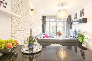 Golden Queen Apartments Jewish District