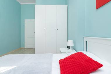 Modern Colorful Apartment in Kazimierz by Renters
