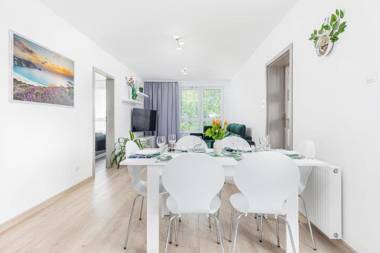 Apartament Deluxe Platany C38 by Renters