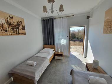 Pokoje w parku przy Pałacu Ławica