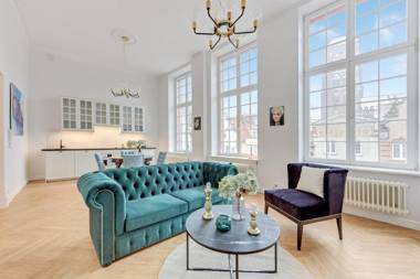 Navy Group - Old Town Apartments