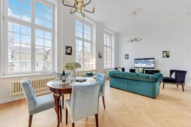 Navy Group - Old Town Apartments