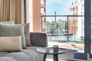 Blue Mandarin Riverside