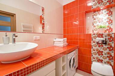 Grand Apartments - Deluxe Apartment with Balcony