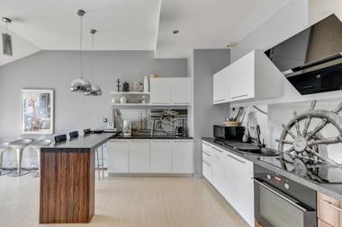 Grand Apartments - Exclusive Beach Apartment