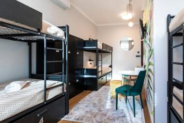 Forrest Apartments & Hostel