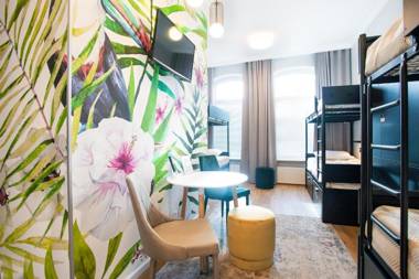 Forrest Apartments & Hostel