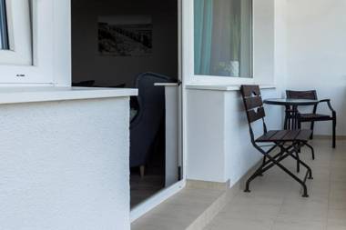 Quadratum Apartment by Renters