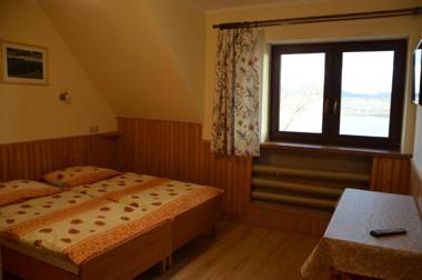 DOM NAD JEZIOREM „HUBKA”