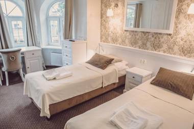 Dom Goscinny Bialy Dworek